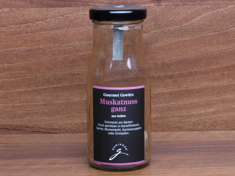 Muskatnuss ganz